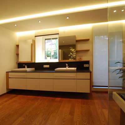 Schwarz Wellness Bad 14